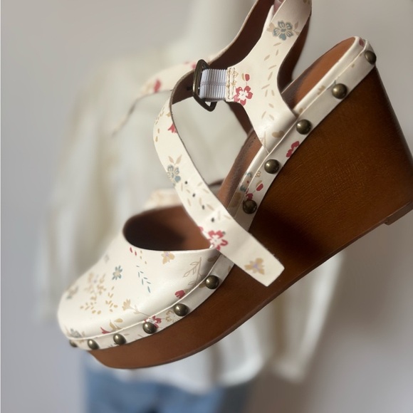 Lucky Brand Zazmini wedges - Picture 4 of 6